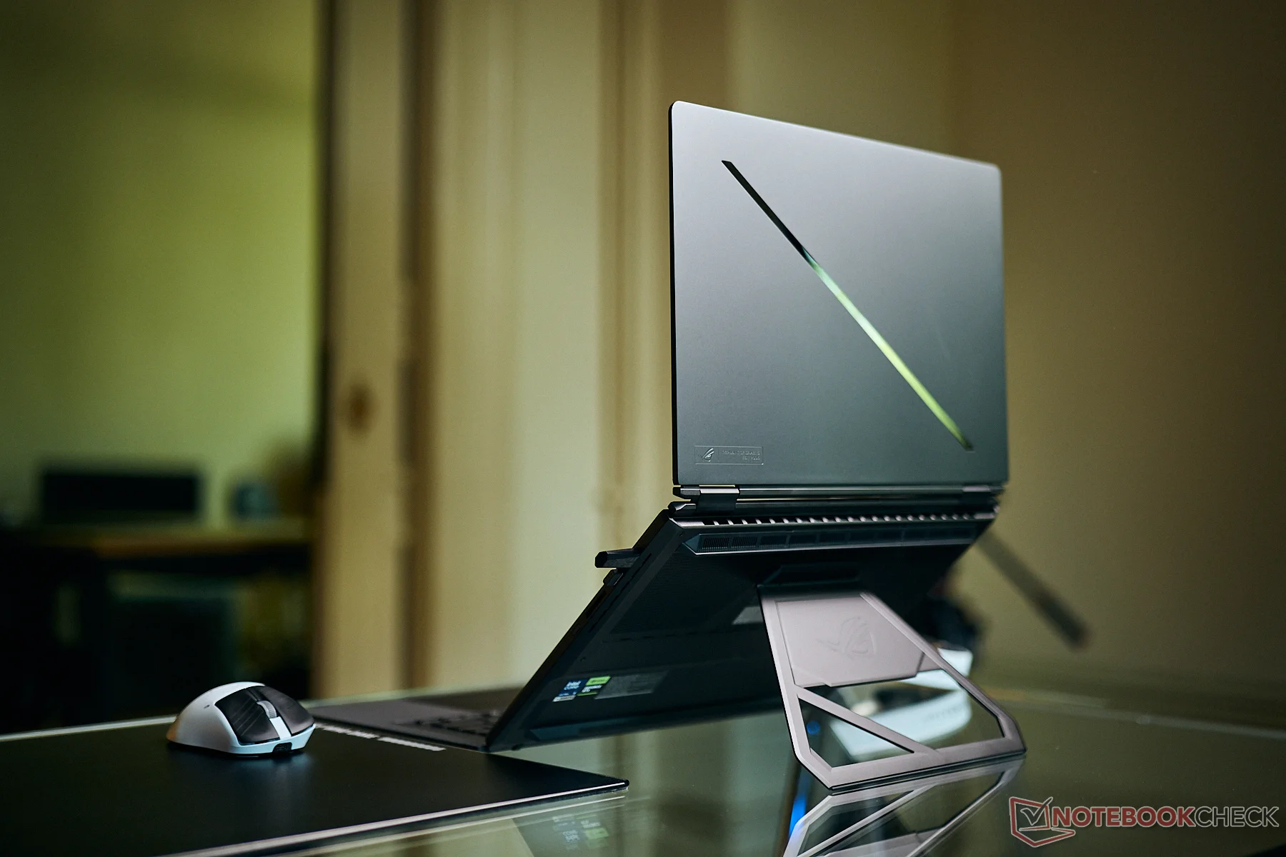 Asus ROG Zephyrus Duo GX651 -arvio: kaksinäyttöinen pelikannettava