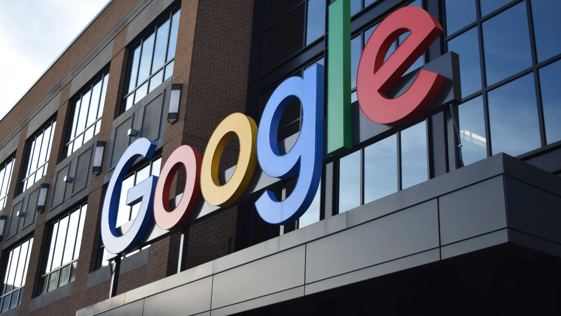 Google esitteli DiffusionGemma-mallin, joka hylkää perinteisen vasemmalta-oikealle-prosessoinnin